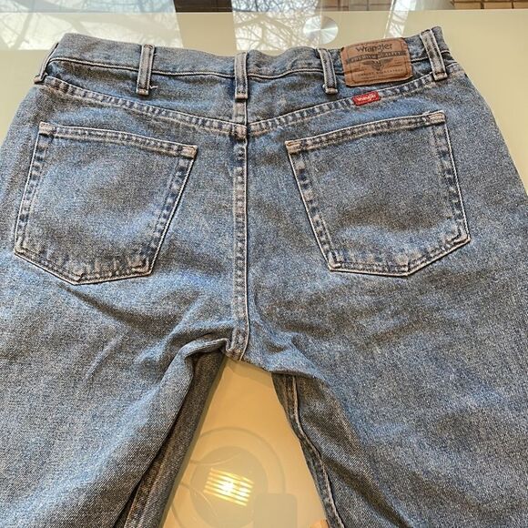 Wrangler jeans 39x29 blue regular fit laying flat approximately 35 waist - Picture 5 of 12
